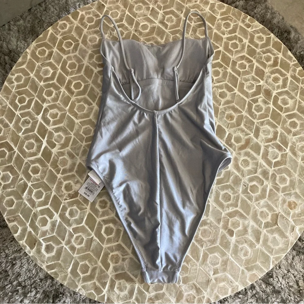 NEW! Shade & Shore Women's Square Neck High Leg Cheeky One Piece Swimsuit (XS) - Picture 3 of 9